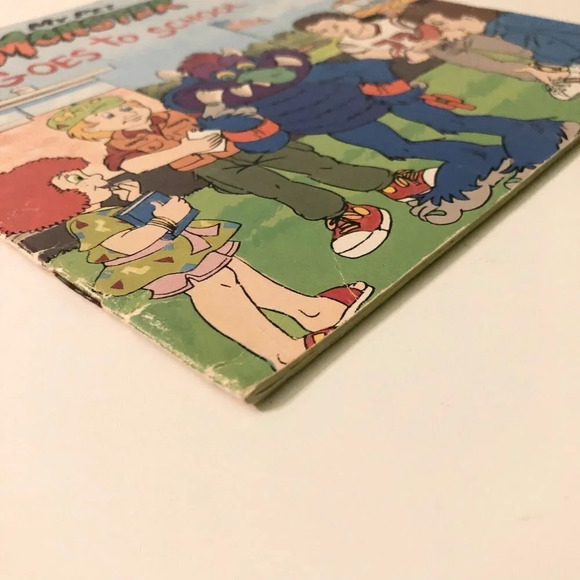 Vintage 1986 My Pet Monster Goes To School Golden Book - Picture 4 of 15